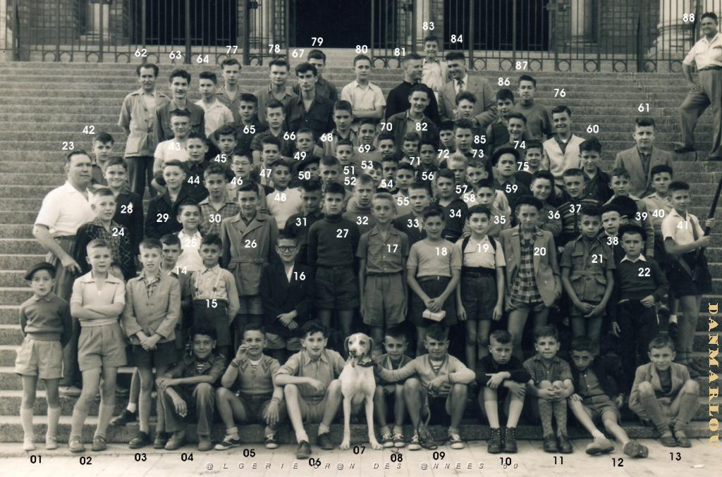 COLO DE VERRIERRES 1954 DEVANT LA CATHEDRALE D ORAN.JPG